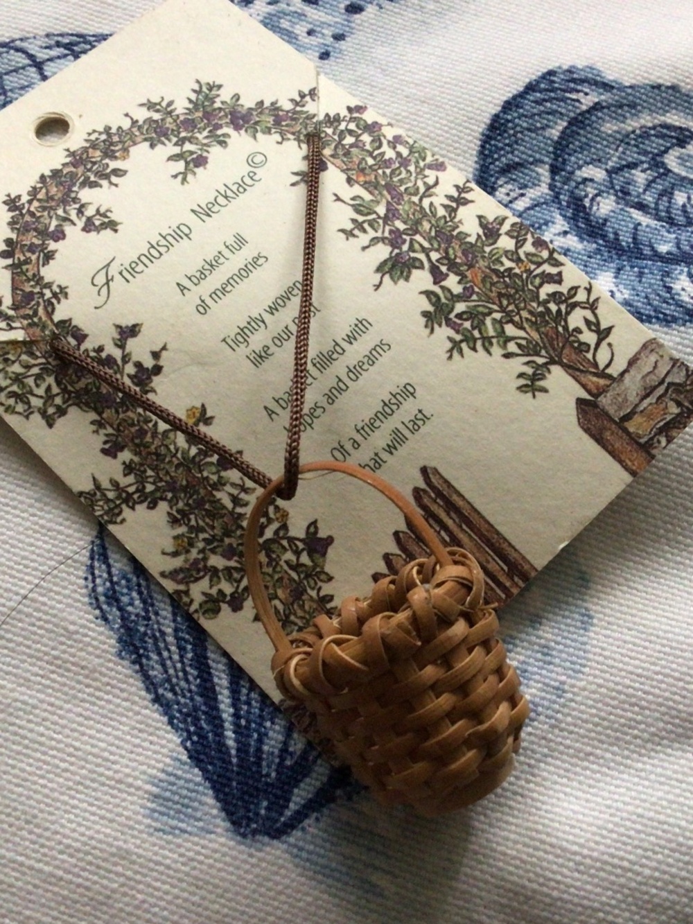 NWT Nantucket friendship basket necklace